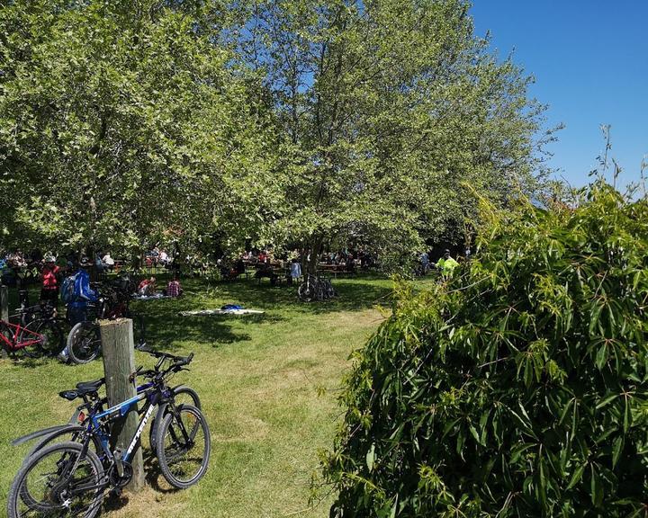 Hof-Biergarten Grenzebach